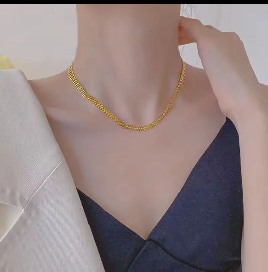 Luxury necklace and bracelet set
