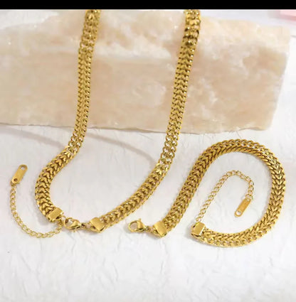 Luxury necklace and bracelet set