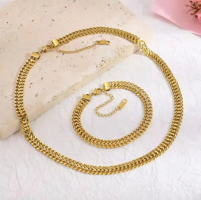 Luxury necklace and bracelet set